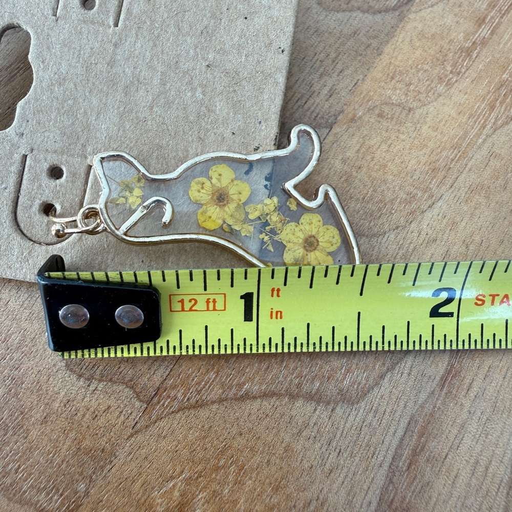 Attic Salt Labrador Dog Pressed Flower Resin Earrings NWT - Picture 3 of 3